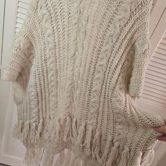 Aerie Shawl Cape One Size NWT Oversized Fringe Boho Knit Vest - Picture 8 of 13